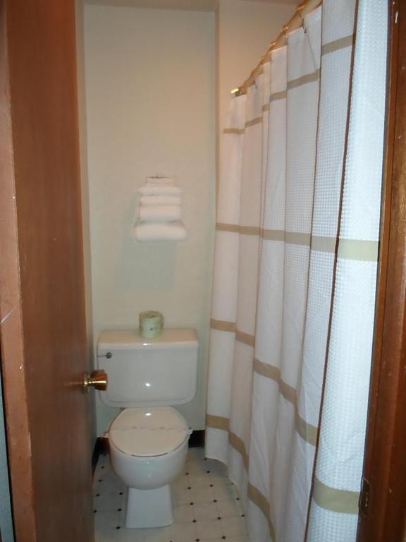 Tall Corn Inn Shenandoah Room photo