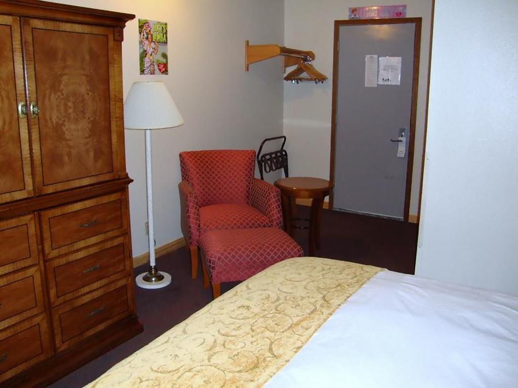 Tall Corn Inn Shenandoah Room photo